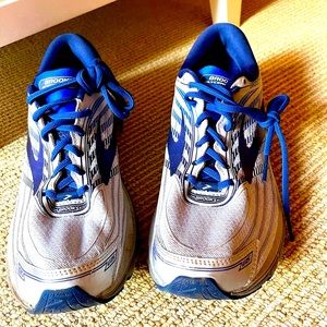 Barely worn: $150 BROOKS Glycerin 15 Road Running Shoe, Size 9.5, Silver/Blue